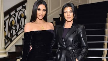 Kim Kardashian y Kourtney Kardashian en el evento VIOLET GREY x Victoria Beckham Beauty en Beverly Hills, California. Noviembre 20, 2019.