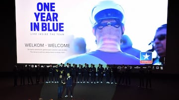 Imagen de la presentación del equipo Quick-Step Floors en el Kinepolis Theater de Kortrijk.