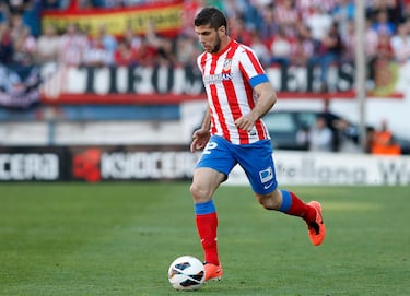 En enero de 2013 se unió al Atlético tras dejar el Sporting de Lisboa. En su etapa como rojiblanco logró una Copa del Rey (2012-13) y una Liga (2013-14). En la temporada y media en la que estuvo en el conjunto colchonero tuvo un papel muy secundario y solo disputó 17 encuentros.
 
