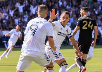 Chicharito quiere retirarse en LA Galaxy pero será muy complicado