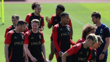 Belgium's defender #05 Jan Vertonghen and Belgium's midfielder #07 Kevin De Bruyne attend a MD-1 training session during the UEFA Euro 2024 European Football Championship, at the team's base camp in Blankenhain, Thuringia, on June 24, 2024, on the eve of their UEFA Euro 2024 Group C football match against Slovenia. (Photo by LLUIS GENE / AFP)