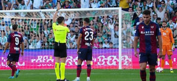 El VAR anuló un gol al Levante por fuera de juego.