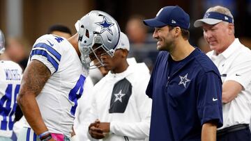 ARLINGTON, TX - OCTOBER 09: (L-R) Dak Prescott #4, quarterback of the Dallas Cowboys talks with injured quarterback Tony Romo #8 prior to the game against the Cincinnati Bengals at AT&T Stadium on October 9, 2016 in Arlington, Texas. Wesley Hitt/Getty Images/AFP
== FOR NEWSPAPERS, INTERNET, TELCOS & TELEVISION USE ONLY ==