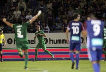 Víctor Camarasa celebra el 0-2.