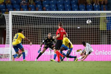 Curro abrió la cuenta goleadora ante Las Palmas con un golazo desde dentro del área. El centrocampista recibió un balón de Matos y la cruzó con pierna izquierda. El balón golpeó en el larguero antes de entrar en la portería. Su segundo tanto en lo que va de temporada.