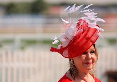 La Dubai World Cup 2024 comienza este sábado, 30 de marzo, en el hipódromo de Meydan en Dubai, Emiratos Árabes Unidos. Se repartirán 30.500.000 de dólares incluyendo los 12 millones de la prueba central. En sus alrededores pasean y disfrutan del evento los asistentes siempre presumiendo de sus mejores galas.