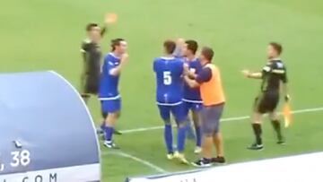 Un DT entró a la cancha en pleno partido y esto hizo: ¡piden sanción de por vida!