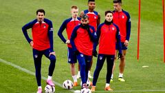 Giménez, Vermeeren, Correa, Reinildo, Paulista y Riquelme, en el entrenamiento del Atlético