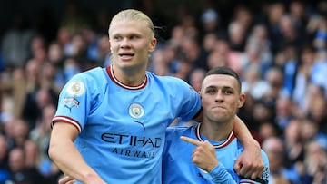 Manchester City's English midfielder Phil Foden (R) celebrates scoring his team's sixth goal and his third with Manchester City's Norwegian striker Erling Haaland (L) during the English Premier League football match between Manchester City and Manchester United at the Etihad Stadium in Manchester, north west England, on October 2, 2022. (Photo by Lindsey Parnaby / AFP) / RESTRICTED TO EDITORIAL USE. No use with unauthorized audio, video, data, fixture lists, club/league logos or 'live' services. Online in-match use limited to 120 images. An additional 40 images may be used in extra time. No video emulation. Social media in-match use limited to 120 images. An additional 40 images may be used in extra time. No use in betting publications, games or single club/league/player publications. / 