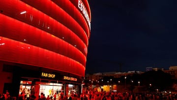 Soccer Football - La Liga Santander - Sevilla v Real Madrid - Ramon Sanchez Pizjuan, Seville, Spain - September 26, 2018  General view outside the stadium before the match   REUTERS/Marcelo Del Pozo