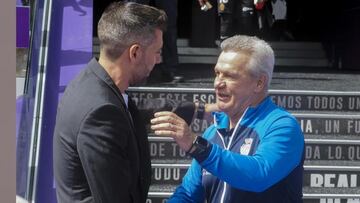 Javier Aguirre saluda a Paulo Pezzolano