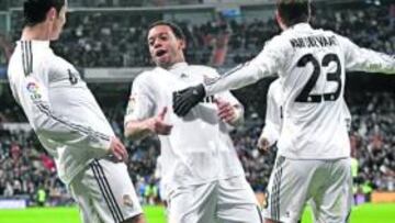 <b>UN BAILE. </b>El Real Madrid le hizo seis goles al Zaragoza. En la imagen, Marcelo, Van der Vaart y Cristiano Ronaldo celebran el tanto del portugués.
