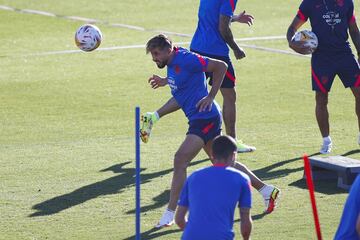 Herrera recibe un bal¨®n