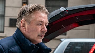 Alec Baldwin ha sido acusado oficialmente por homicidio involuntario en relación con la muerte de la directora de fotografía de “Rust”, Halyna Hutchins.