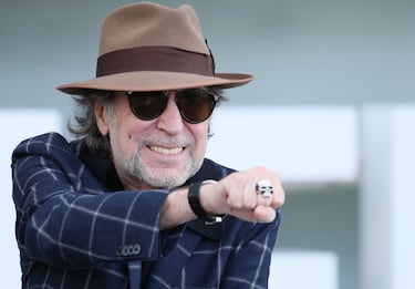 "Ya no soy tanto de izquierdas, porque tengo ojos, oídos y cabeza para ver las cosas que están pasando. Y es muy triste", dijo Joaquín Sabina, quien siempre ha presumido de estar en las antípodas de la derecha.