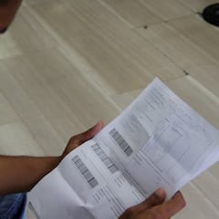 ¿Cómo puedo descargar las facturas del impuesto predial y vehicular desde el móvil y ordenador?