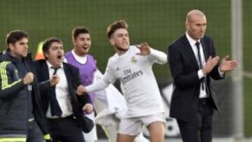 Zidane celebr&oacute; el gol de Marcos Llorente que le dio el empate al Castilla contra el Talavera (1-1).