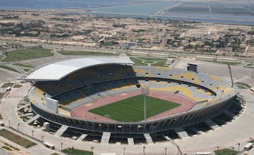 Inaugurado en 2006 y situado en la zona cercana a Borg el Arab, Alejandría, en Egipto. Posee una capacidad de 86.000 espectadores. Es el segundo mayor estadio de África tras el Estadio Soccer City de Johannesburgo, en Sudáfrica.