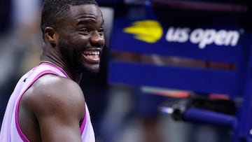 Frances Tiafoe sonríe tras su victoria ante Grigor Dimitrov en el US Open.