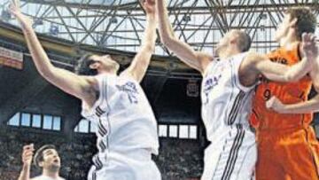 <b>BATALLA EN LA ZONA. </b>El Madrid atrapó más rebotes, pero esta vez no le sirvió para llevarse el triunfo.