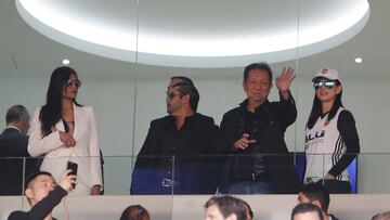 Peter Lim, en su palco en Mestalla. 