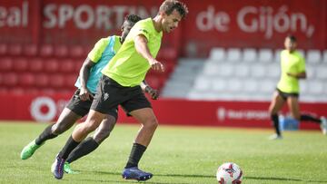07-12-24. ERIC CURBELO, EN UN ENTRENAMIENTO DEL SPORTING EN MAREO.