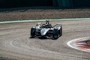 Vandoorne y Mortara estrenan el Mercedes 'eléctrico' en Italia