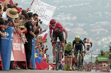 Chris Froome vence en la Cumbre del Sol, por delante de Esteban Chaves.