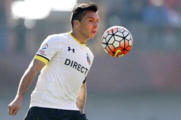 Futbol, Nublense vs Colo Colo.
Copa Chile 2016.
El jugador de Colo Colo Gonzalo Fierro controla el balon durante el partido de Copa Chile contra Nublense disputado en el estadio Nelson Oyarzun de Chillan, Chile.
09/07/2016