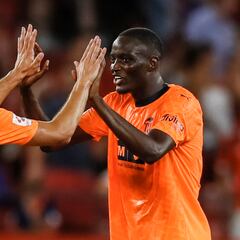 Diakhaby prueba en el centro del campo