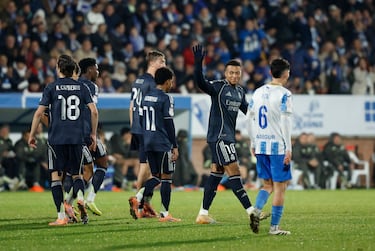 1-3. El crack francés celebra el tercer tanto, segundo en su cuenta particular.