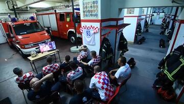 ¡Primero el deber! Bomberos croatas atendieron emergencia en el penal decisivo ante Rusia