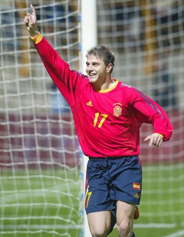 Joaquín estrenó su bagaje goleador con España en el partido clasificatoria para la EURO de Portugal 2004 al marcar el primer gol de la goleada de España a Armenia 3-0 en León.