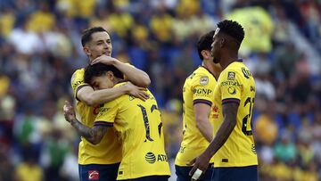 MEX287. CIUDAD DE MÉXICO (MÉXICO), 19/04/2025.- Jugadores de América celebran un gol este sábado, en un partido de la jornada 17 del torneo Clausura 2025 de la Liga MX en el estadio Ciudad de los Deportes de Ciudad de México (México). EFE/ Sáshenka Gutiérrez