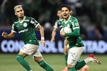 Destrozan a Raphael Veiga