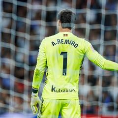 Aprobados y suspensos de la Real: la mano salvadora de Remiro y la zurda mágica de Kubo