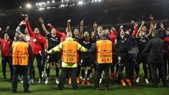 El Sevilla celebró la clasificación al final del partido.
