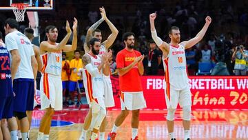 Espa?a da c¨¢tedra a Serbia y se cita con Polonia