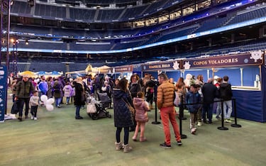El estadio Santiago Bernabéu acoge la 'Mavidad Bernabeu'. Un envento para toda la familia en el que se puede disfrutar de un buen plan en estas fechas navideñas. En la imagen 'LA Feria de la Alegría', donde de puede practicar diferentes juegos o habilidades.