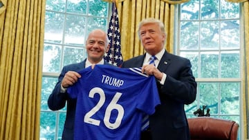 Donald Trump y Gianni Infantino se reunieron en la Casa Blanca en 2018, después de la concesión del Mundial de Estados Unidos.