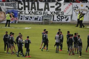 Miles de hinchas albos se hicieron presente en el Estadio Monumental.