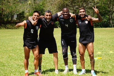 “Dejé Chile y me vine solo a jugar a Nicaragua... Mi mamá sufrió, pero mis hijos tienen que comer”