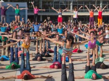 Acroyoga en las calles de Tel Aviv