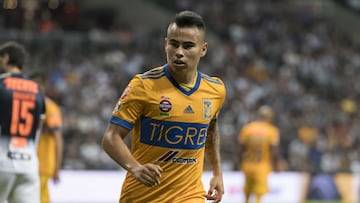 El medio argentino fue vital en la ofensiva regia el el torneo anterior, pero los rumores de su salida a Sudamérica, provocaron su caída al banquillo de suplentes.