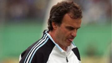 <b>YA TIENE POSIBLE SUSTITUTO</b>. Carlos Bianchi es la primera opción para sustituir a Marcelo Bielsa como seleccionador argentino.