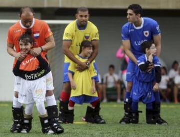 Lomis con futbolista brasileño Leo, hijo Nathaly con futbolista brasileño Eder y el niño Joao Pedro con futbolista brasileño Guilherme.