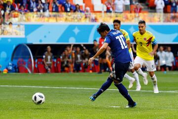 Colombia 0-1 Japón | Carlos Sánchezfue expulsado por evitar el primer gol de Japón con la mano. Provoco el penalti que más tarde Kagawa transformaría. 