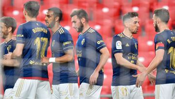 Los jugadores de Osasuna celebran el gol de Darko