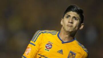 Alan Pulido es pretendido por Chivas para el Clausura 2016