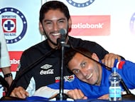 Action photo during press conference Cruz Azul, José de jesús Corona and Chistian Giménez/ Foto de acción durante conferencia de prensa Cruz Azul, sé de jesús Corona and Chistian Giménez/ 14-Ene-2013/ MEXSPORT/ Adrian Macias.
Foto tomada con el siguiente equipo Nikon:
Cámara D4
Cámara D300S
Lente Nikkor 400mm 1:2.8G VR
Lente Nikkor 70-200mm 1:2.8G
Lente Nikkor 24-70mm 1:2.8G
Lente Nikkor 14-24mm 1:2.8G
Flash SB-910
Action photo during press conference Cruz Azul, Jos de jess Corona and Chistian Gimnez/ Foto de accin durante conferencia de prensa Cruz Azul, s de jess Corona and Chistian Gimnez/ 14-Ene-2013/ MEXSPORT/ Adrian Macias.
Foto tomada con el siguiente equipo Nikon:
Cmara D4 Cmara D300S Lente Nikkor 400mm 1:2.8G VR Lente Nikkor 70-200mm 1:2.8G Lente Nikkor 24-70mm 1:2.8G Lente Nikkor 14-24mm 1:2.8G Flash SB-910